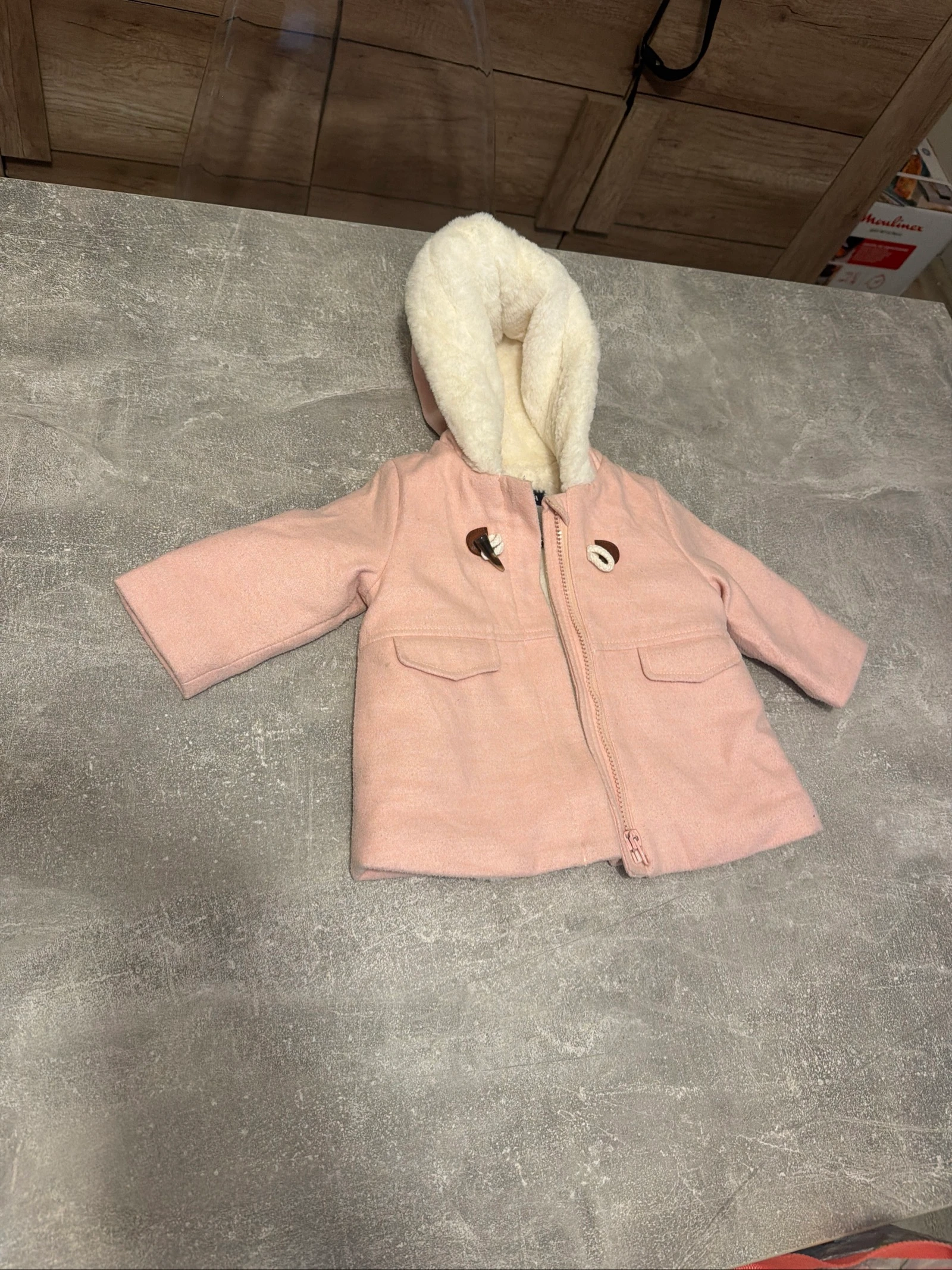 Manteau bébé fille 12 mois kiabi très bon état 
